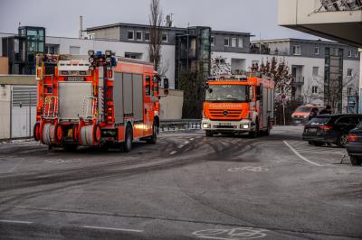Stuttgart-Moehringen: Fahrzeugbrand in Tiefgarage - 70 Personen evakuiert